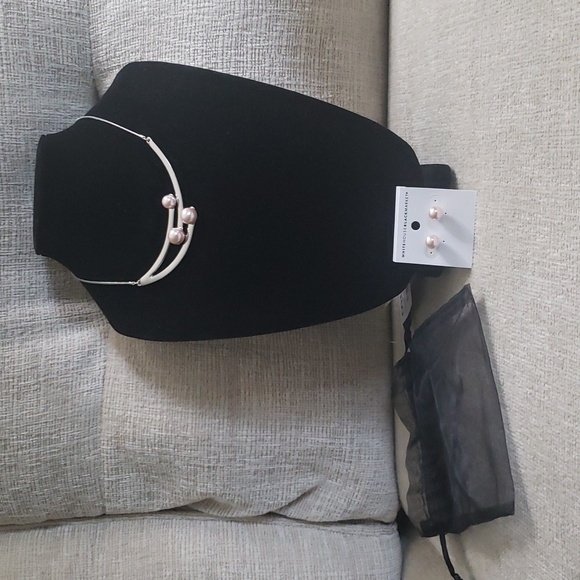 WHBM Necklace Silver Plated & Pink Pearl's + Matching earrings - Picture 14 of 14